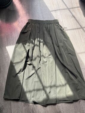 Uniqlo Classic Elastic-Waist Olive Midi Skirt